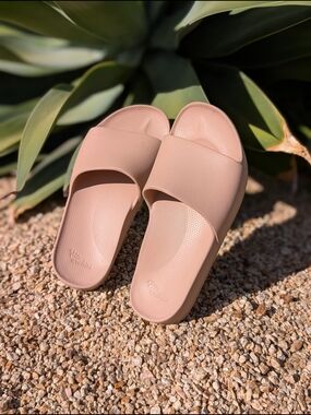 Archies Slide Sandal in Tan